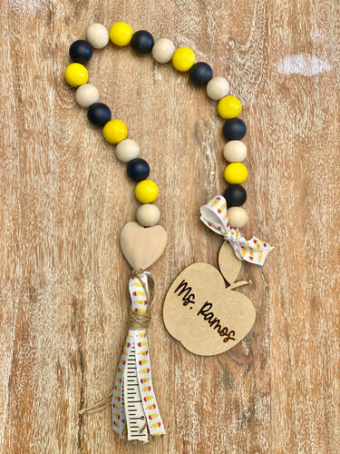 Long Teacher Garland with Personalized Apple