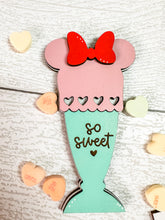 Load image into Gallery viewer, Mouse inspired Valentine Decor